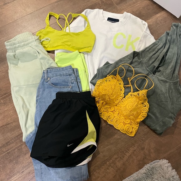 Women’s Clothing Lot - Size S - Picture 2 of 3